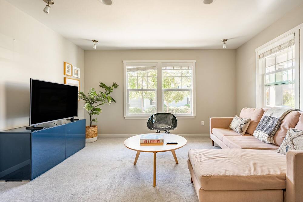 Photo of Livingroom in Union Hill-Novelty Hill