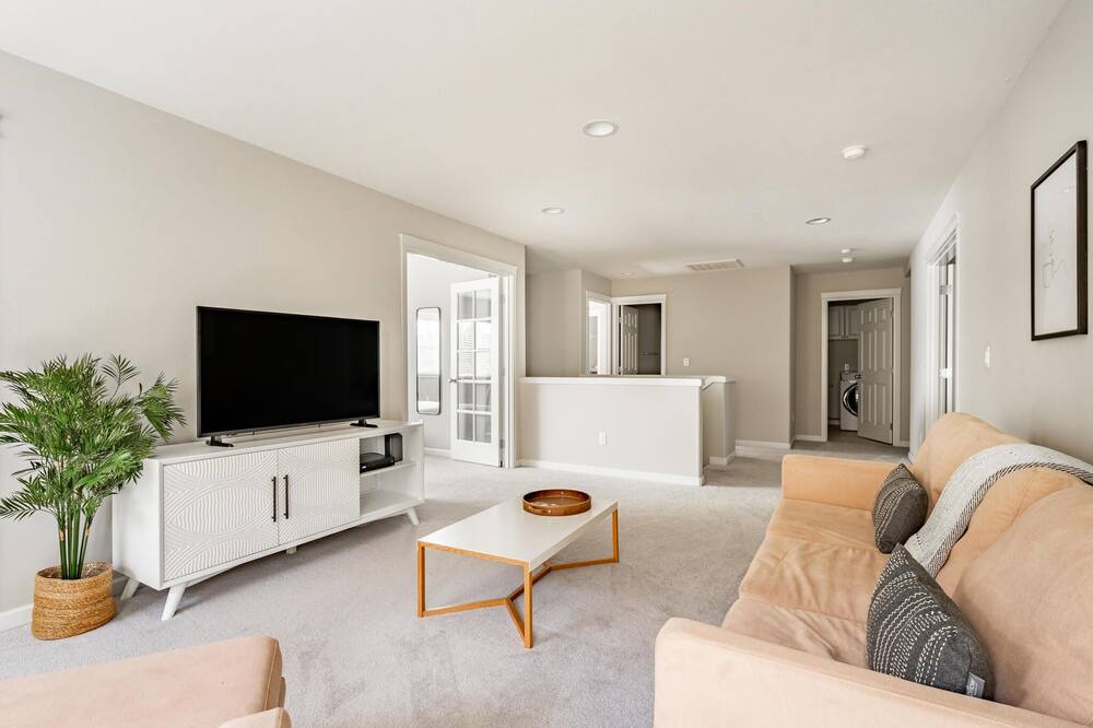 Photo of Livingroom in Union Hill-Novelty Hill