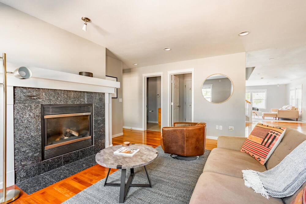 Photo of Livingroom in Union Hill-Novelty Hill