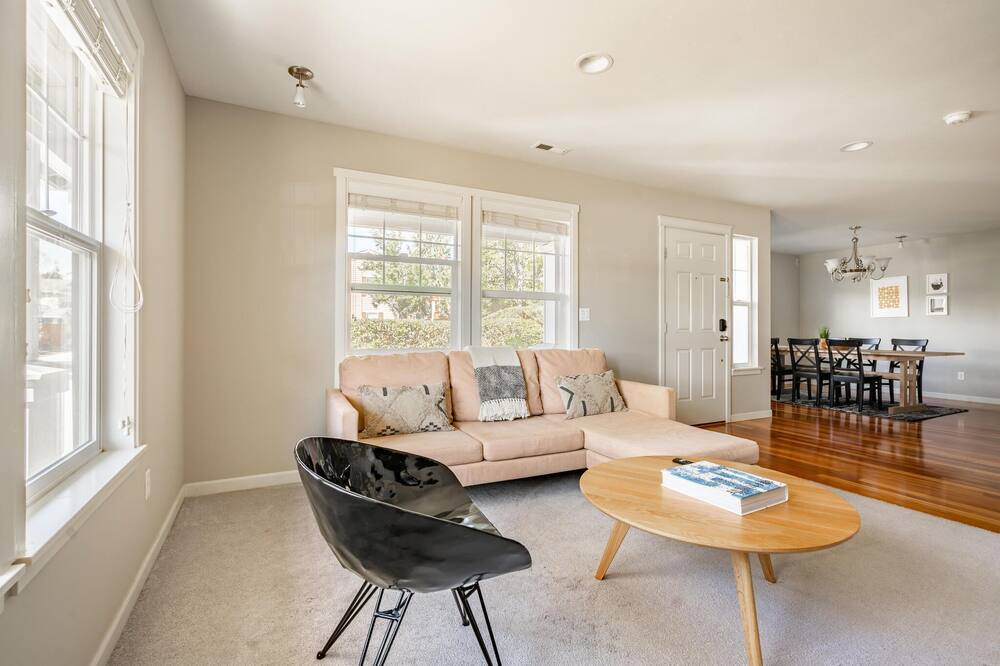 Photo of Livingroom in Union Hill-Novelty Hill
