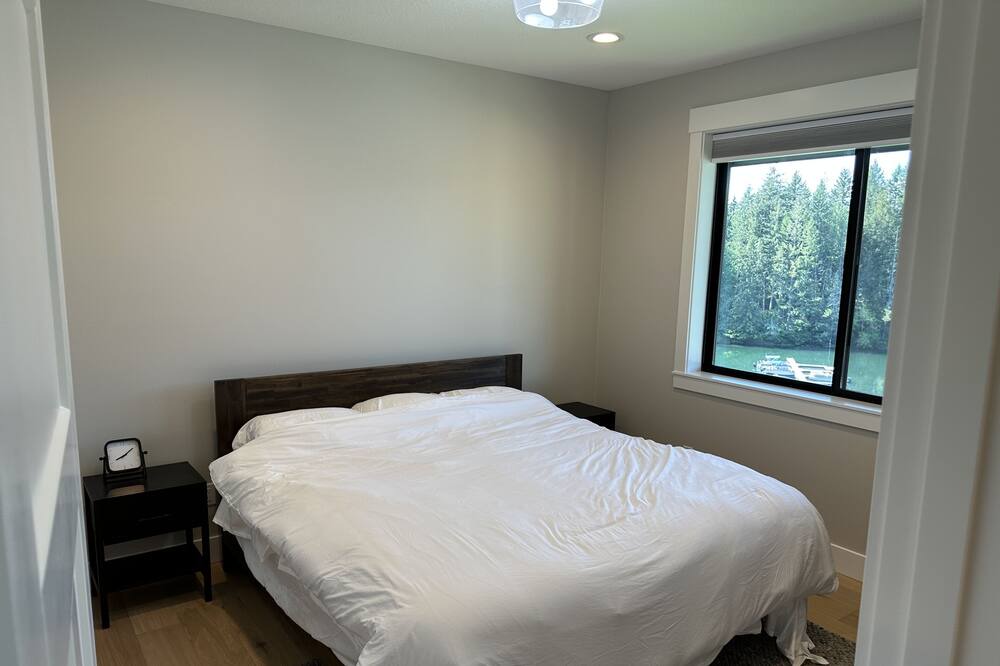 Photo of Bedroom in Mossyrock