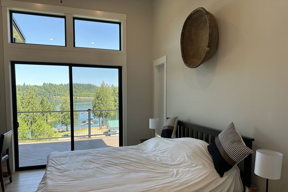 Photo of Bedroom in Mossyrock