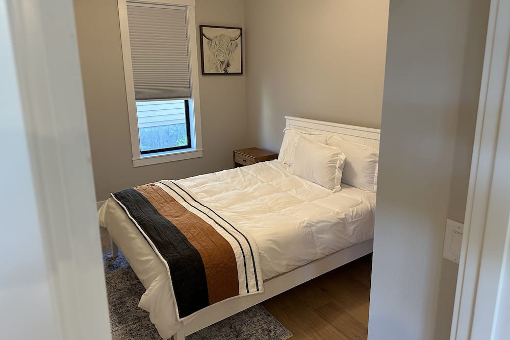 Photo of Bedroom in Mossyrock