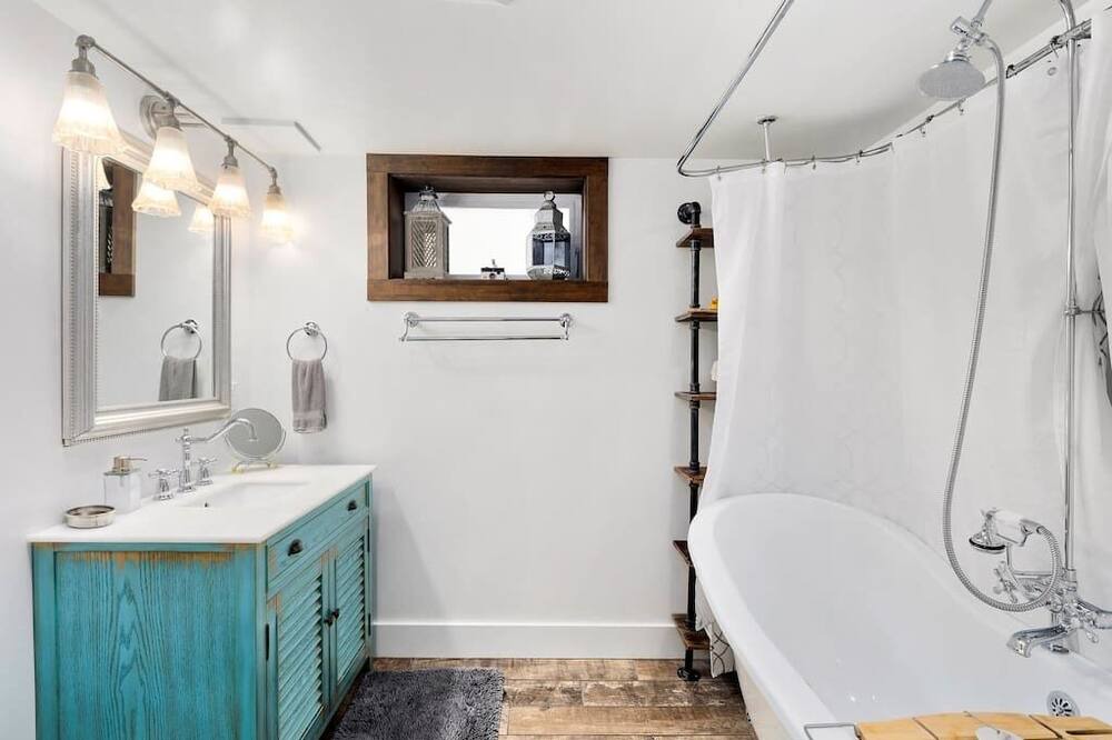 Photo of Bathroom in Whittier Heights