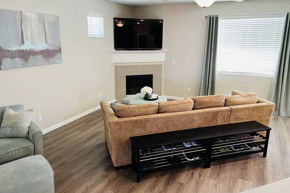 Photo of Livingroom in West Hills