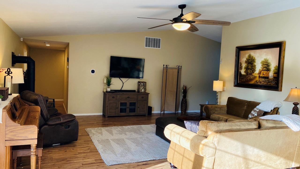 Photo of Livingroom in Edgewood