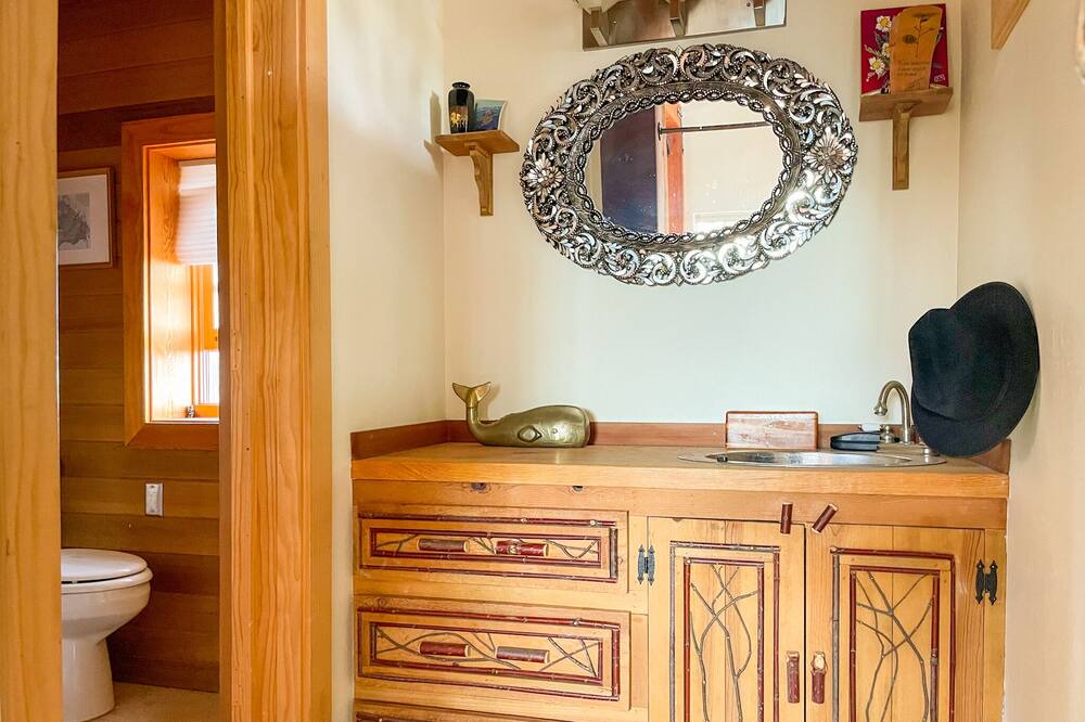 Photo of Bathroom in Klamath Falls