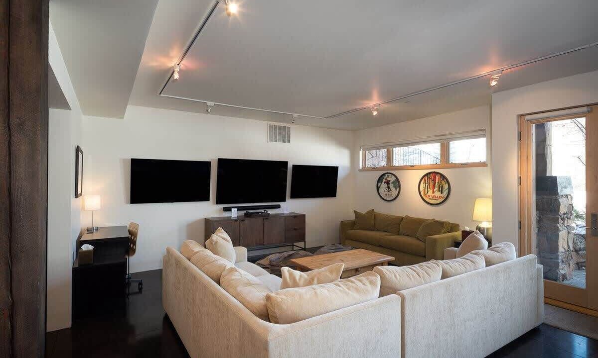 Photo of Livingroom in Twin Creeks