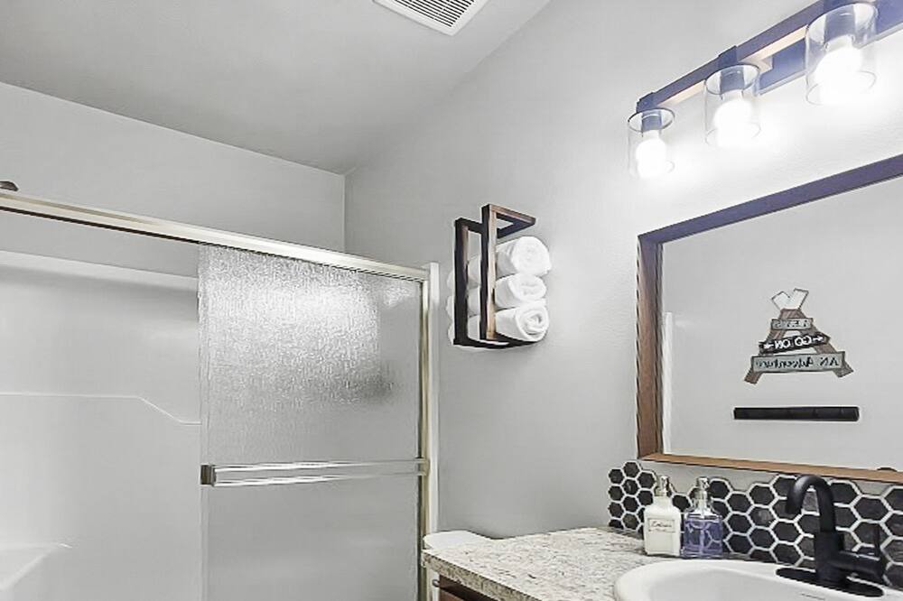 Photo of Bathroom in Blachly