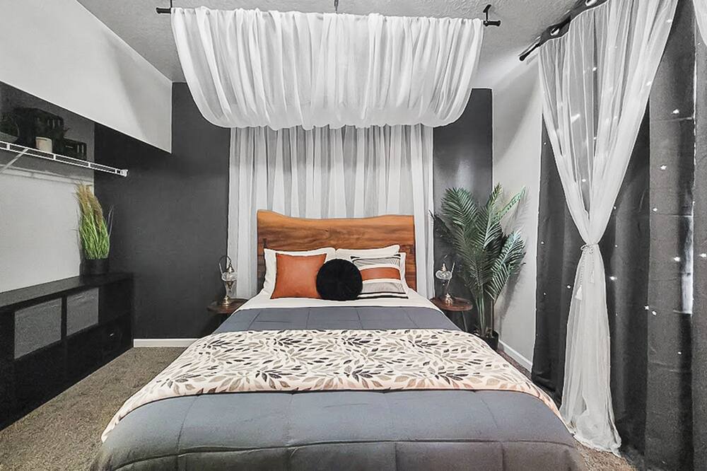 Photo of Bedroom in Blachly