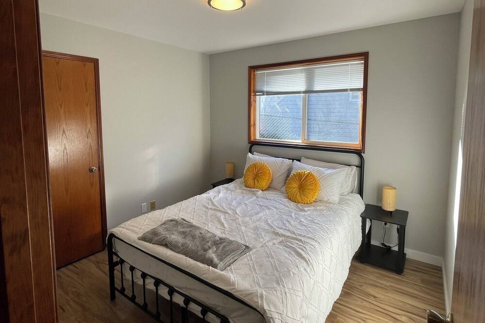 Photo of Bedroom in Coupeville