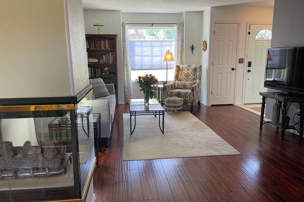 Photo of Livingroom in Latah Valley