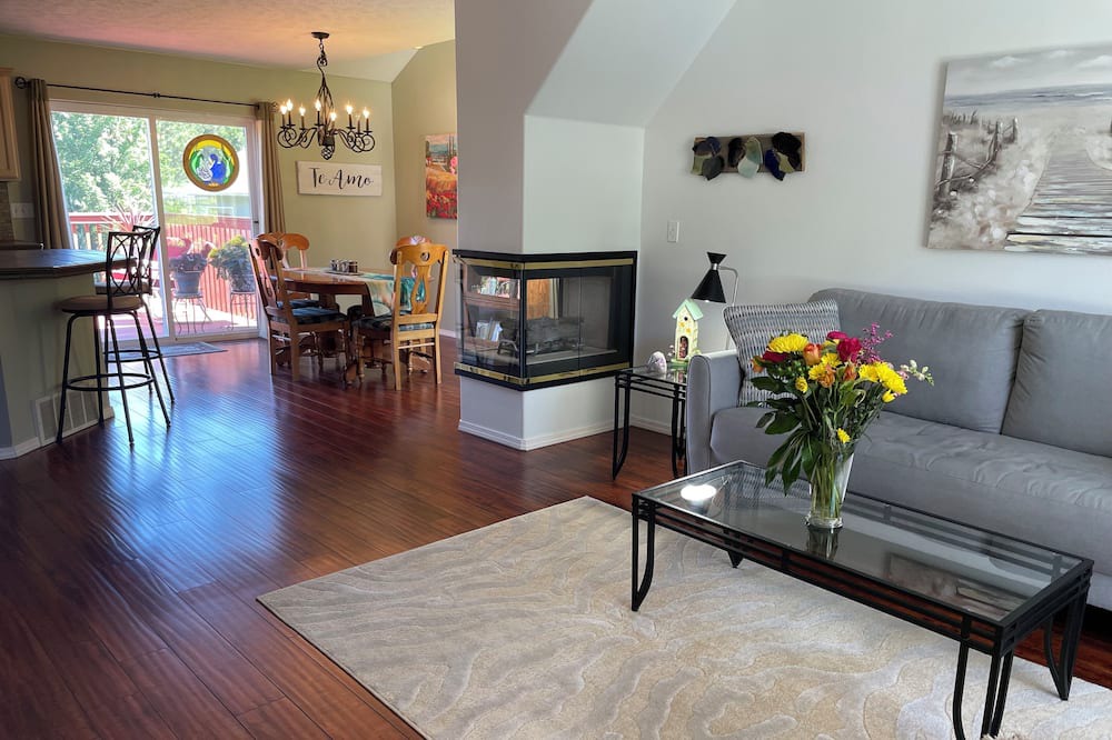 Photo of Livingroom in Latah Valley