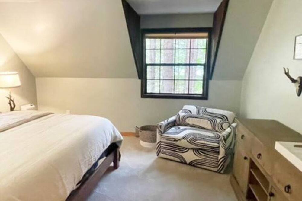 Photo of Bedroom in Enumclaw