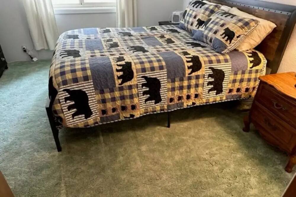 Photo of Bedroom in Klamath Falls