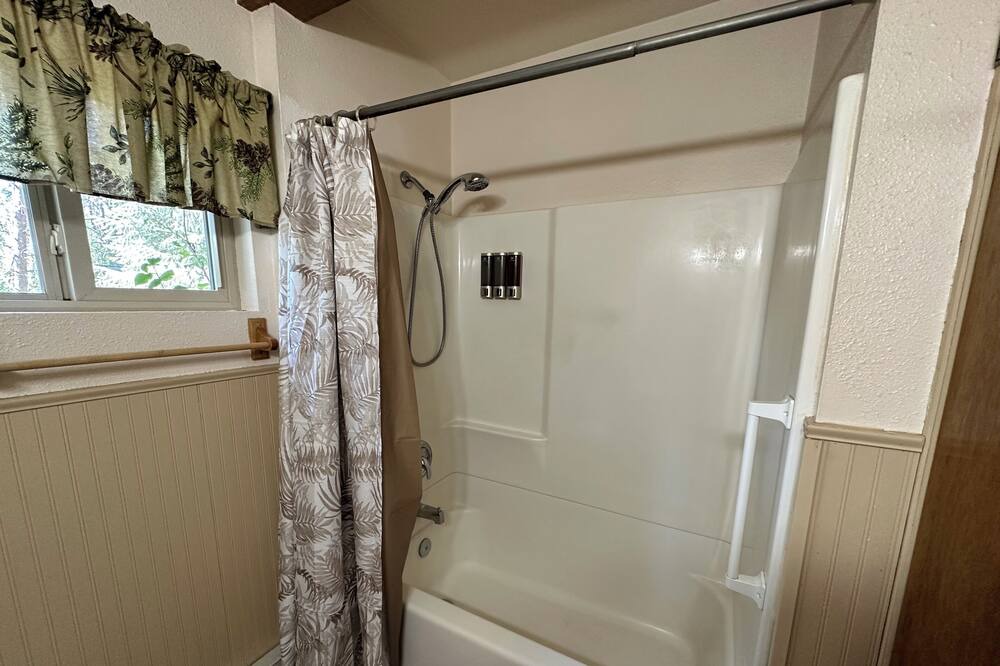 Photo of Bathroom in Klamath Falls