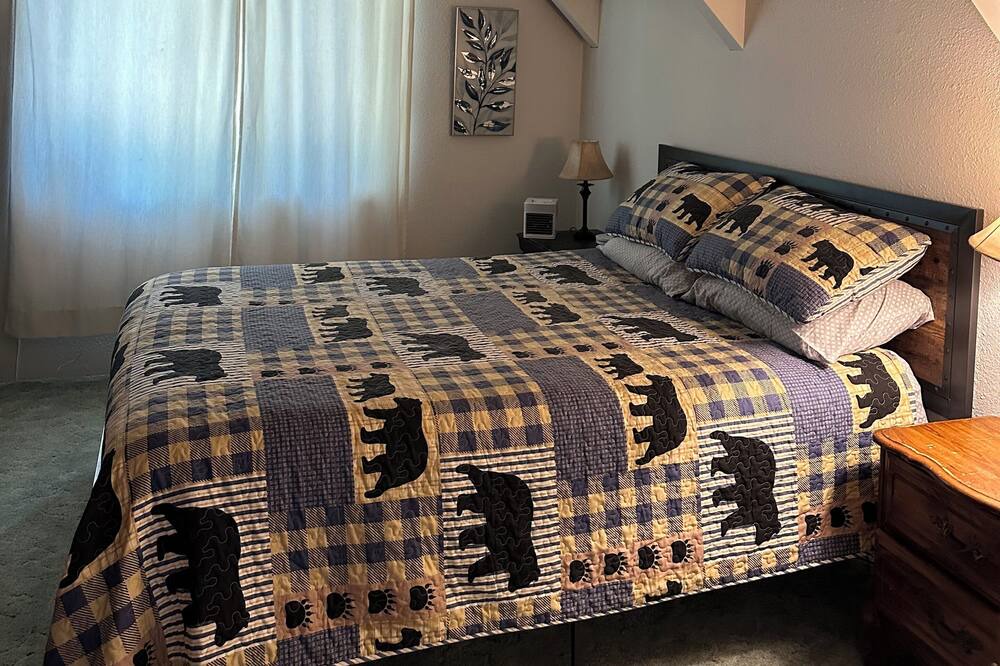 Photo of Bedroom in Klamath Falls