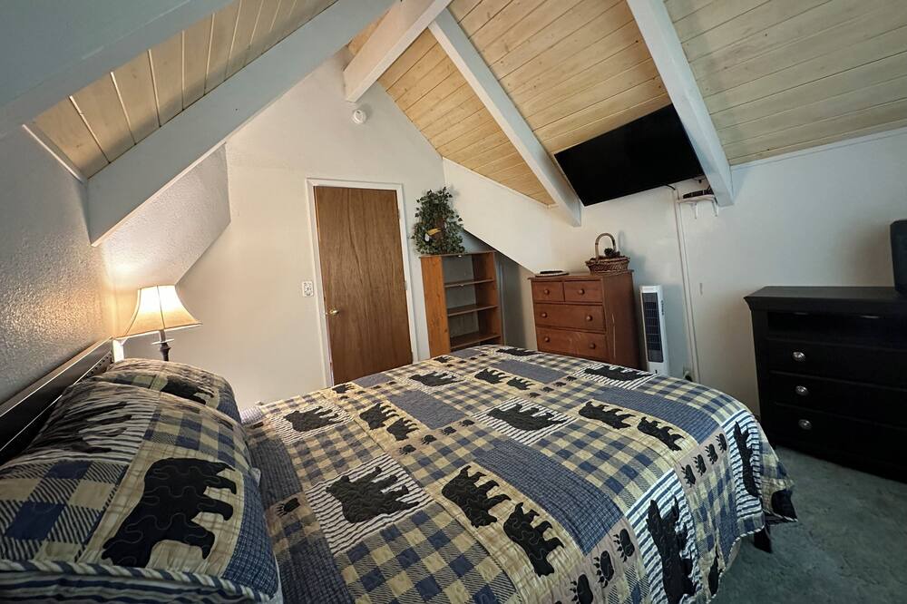 Photo of Bedroom in Klamath Falls
