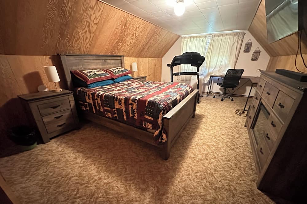 Photo of Bedroom in Klamath Falls