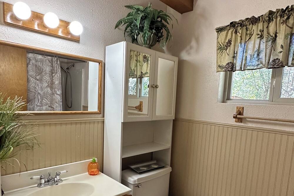 Photo of Bathroom in Klamath Falls