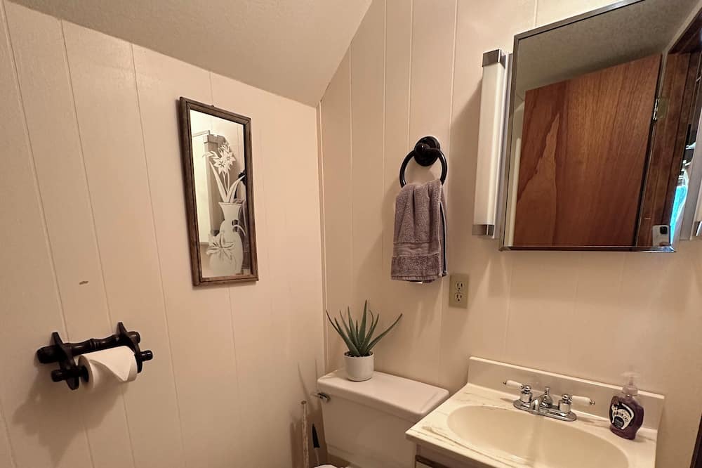 Photo of Bathroom in Klamath Falls