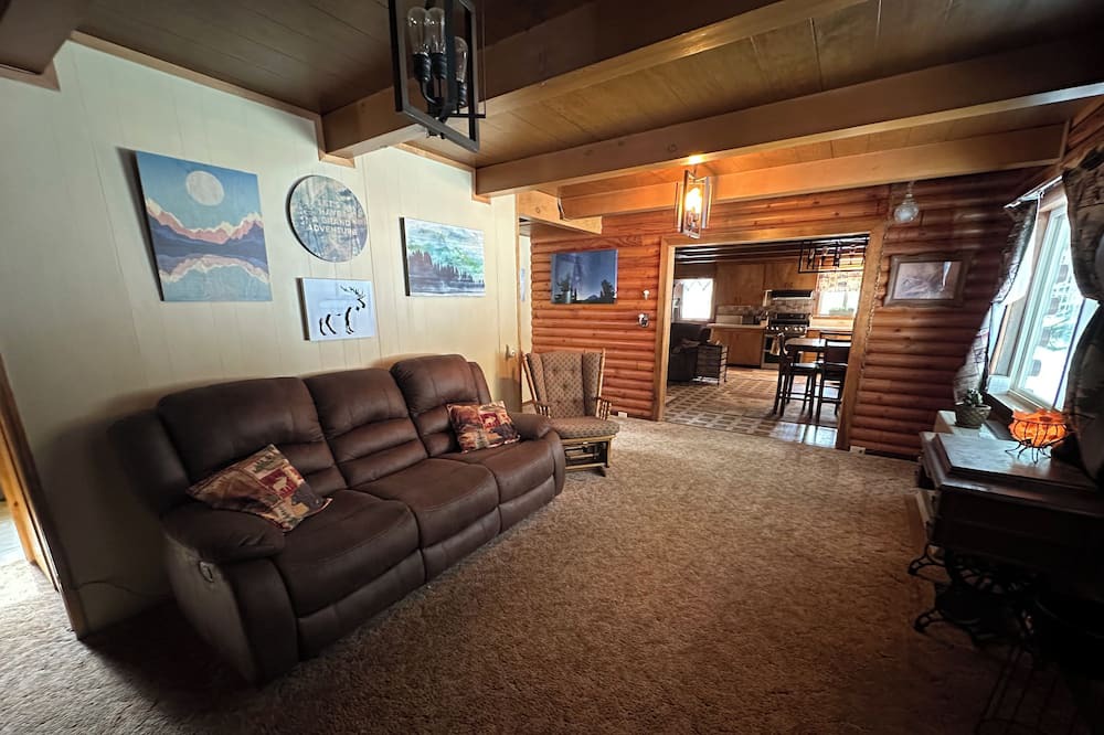 Photo of Livingroom in Klamath Falls