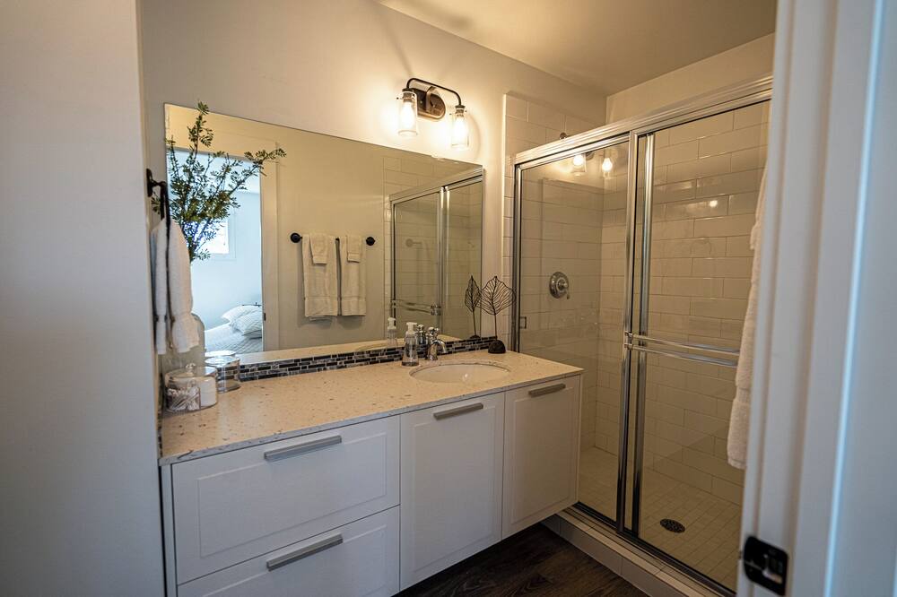 Photo of Bathroom in Oroville