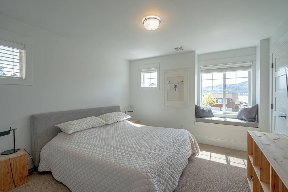 Photo of Bedroom in Oroville