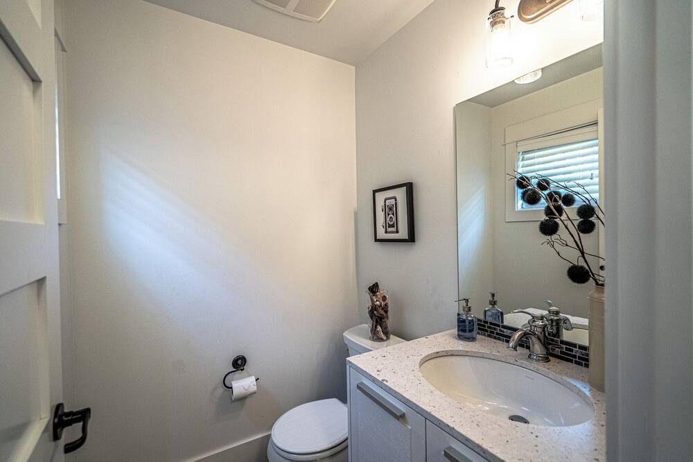 Photo of Bathroom in Oroville