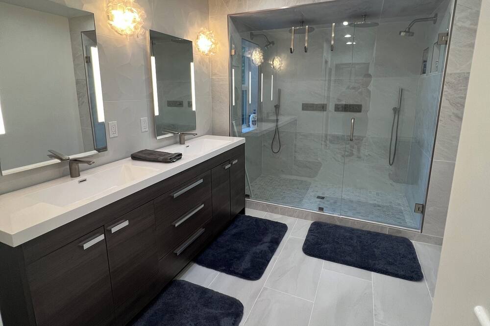 Photo of Bathroom in Lakewood