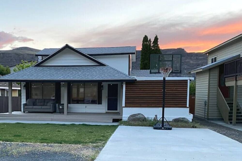 Photo of Outdoor in Sunland Estates