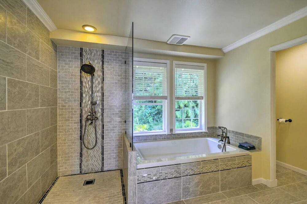 Photo of Bathroom in Retsil
