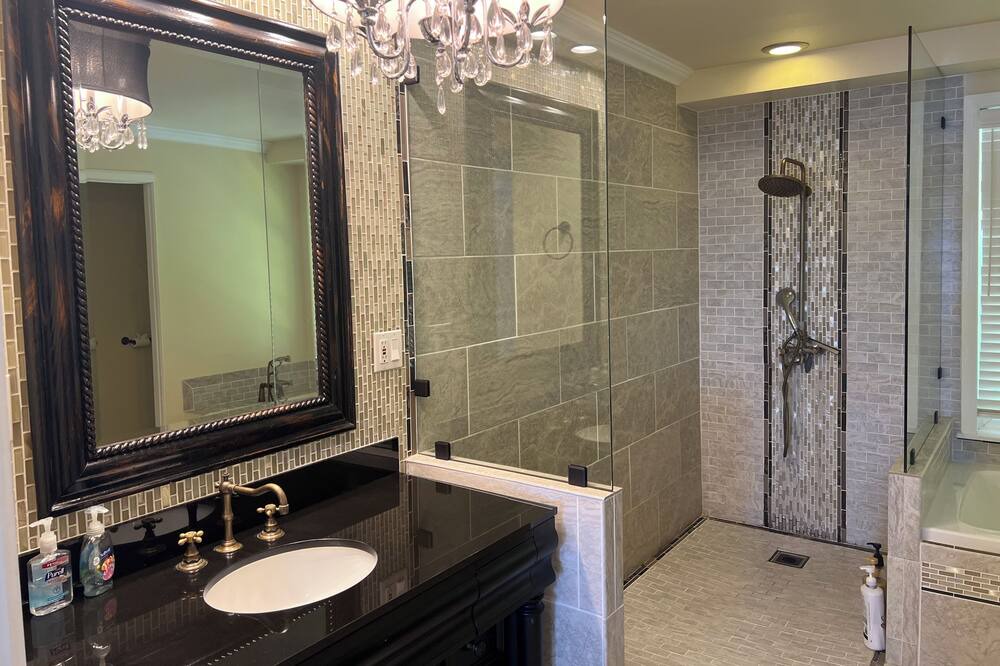 Photo of Bathroom in Retsil