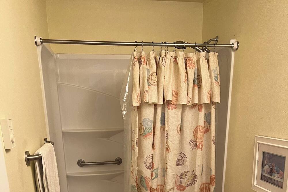 Photo of Bathroom in Retsil