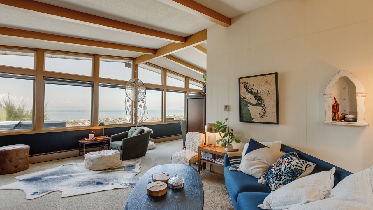 Photo of Livingroom in Point Roberts
