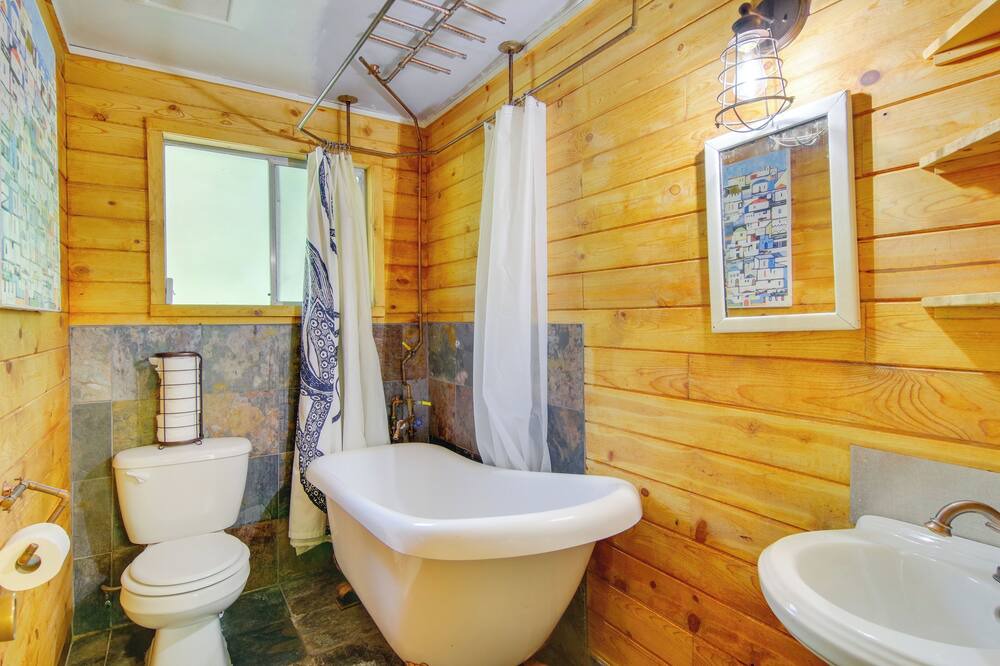 Photo of Bathroom in Baring