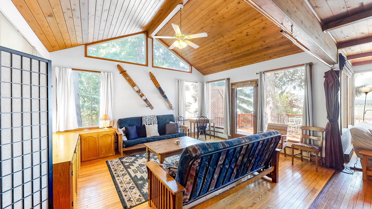Photo of Livingroom in Sandpoint