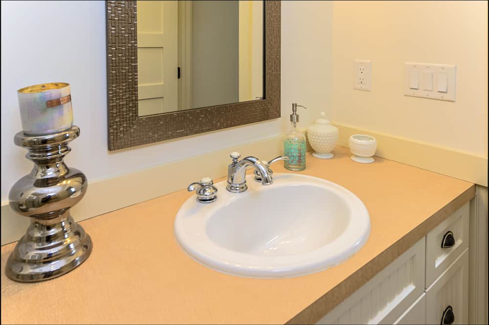 Photo of Bathroom in Oroville