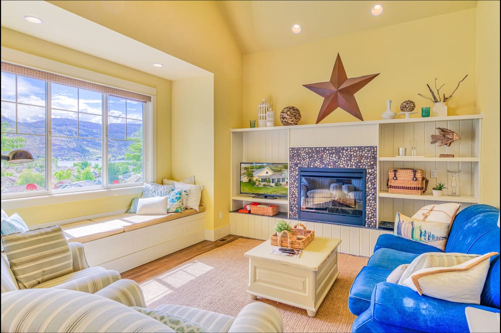 Photo of Livingroom in Oroville