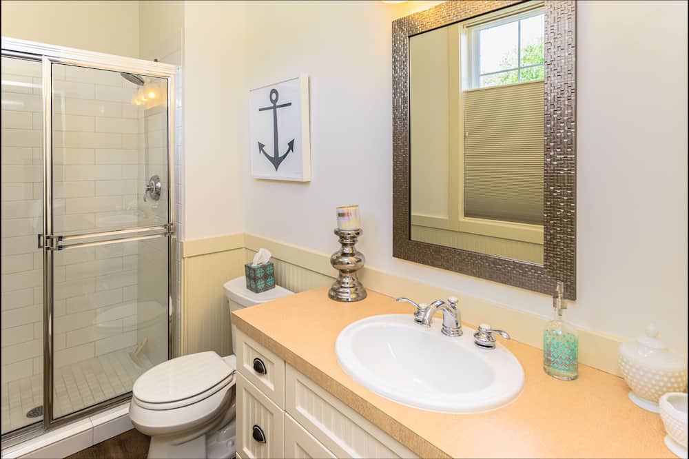Photo of Bathroom in Oroville