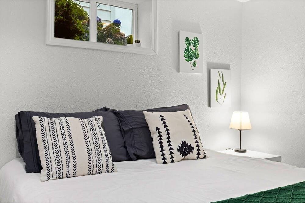 Photo of Bedroom in Mid-Beacon Hill