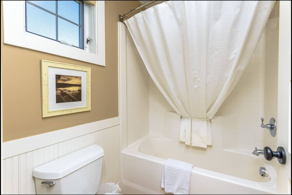 Photo of Bathroom in Oroville