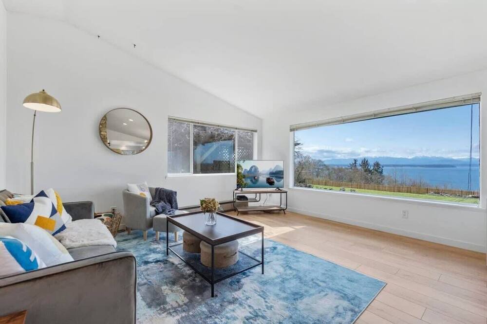 Photo of Livingroom in Coupeville