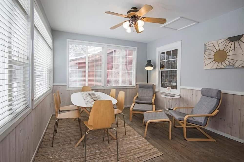 Photo of Livingroom in Old Bend