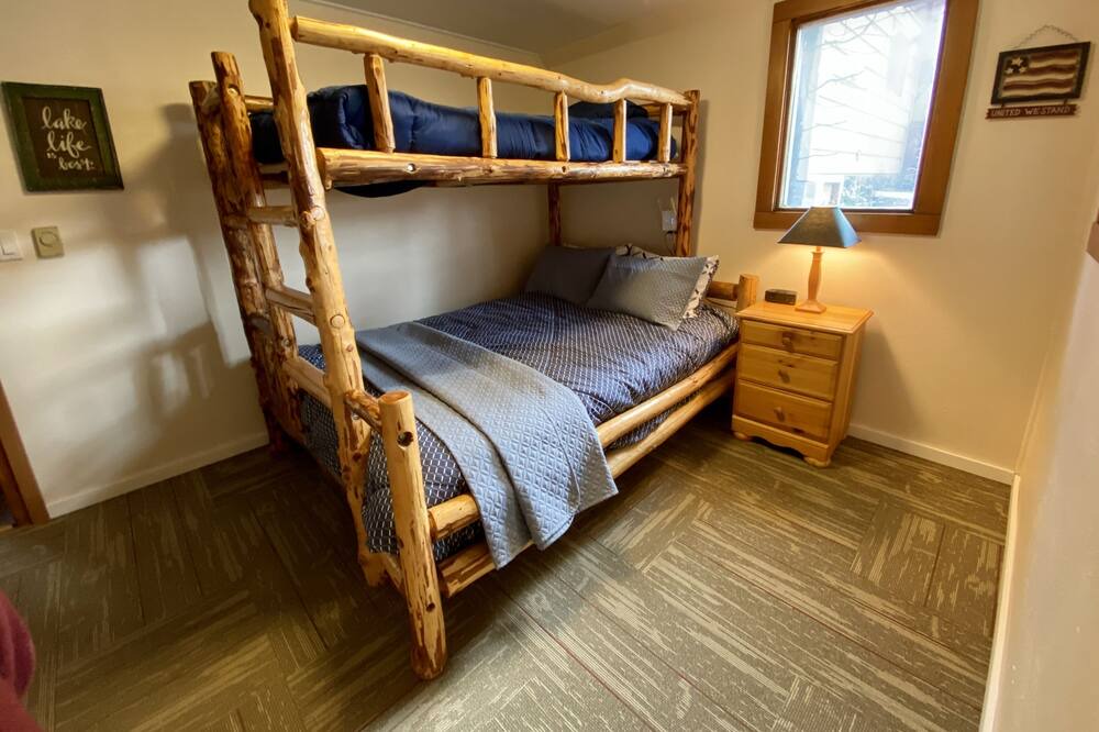 Photo of Bedroom in Diamond Lake