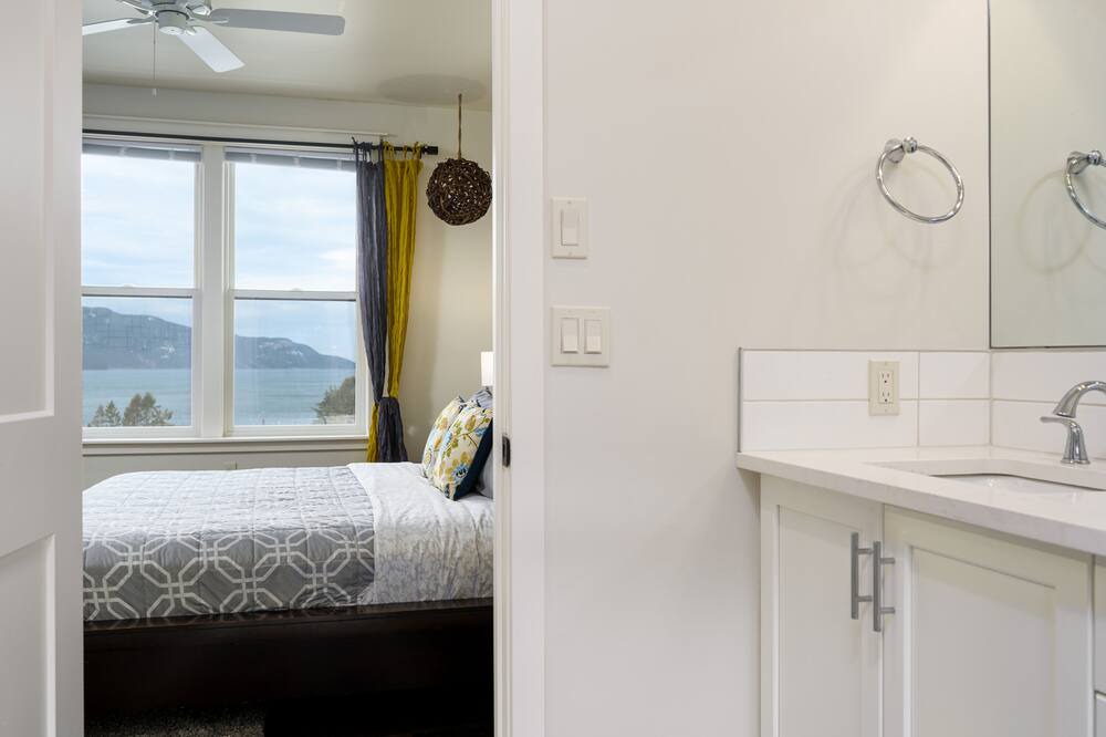 Photo of Bedroom in Anacortes