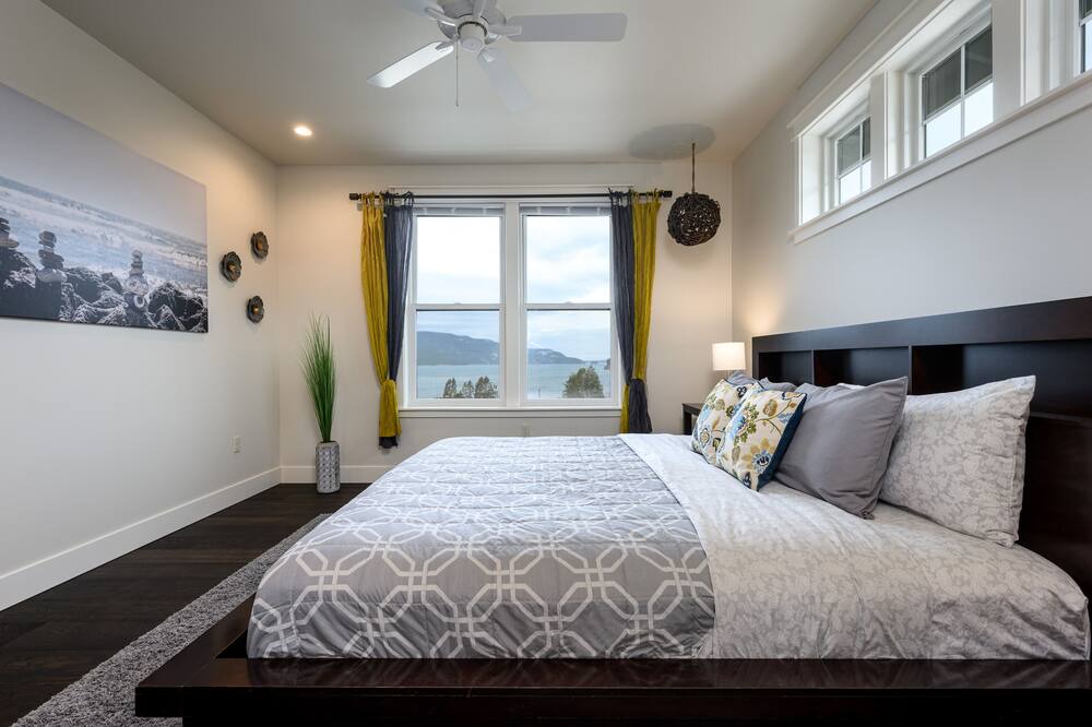 Photo of Bedroom in Anacortes