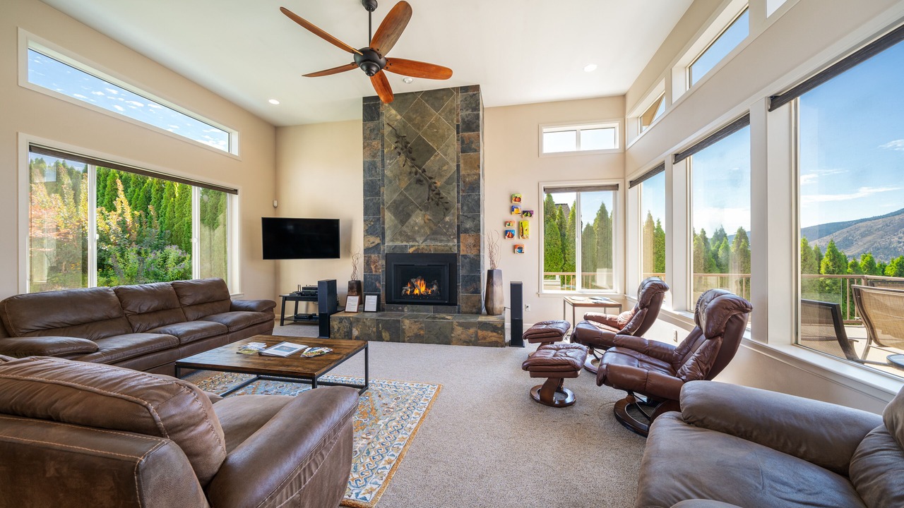 Photo of Livingroom in Helios Hills