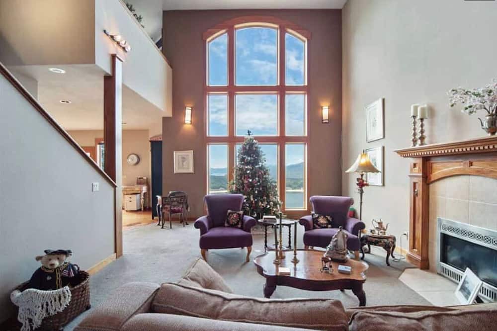 Photo of Livingroom in Kettle Falls