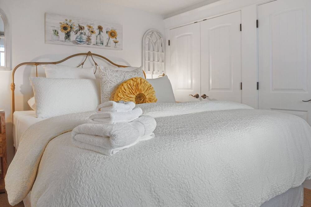 Photo of Bedroom in Newberg